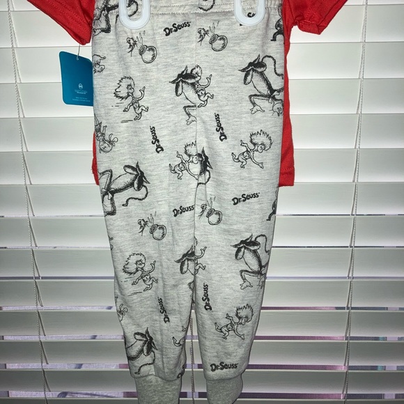 Dr. Seuss Toddler Girls Red Cat in the Hat 2-piece Cartoon Storybook Pajama Set - Picture 2 of 2